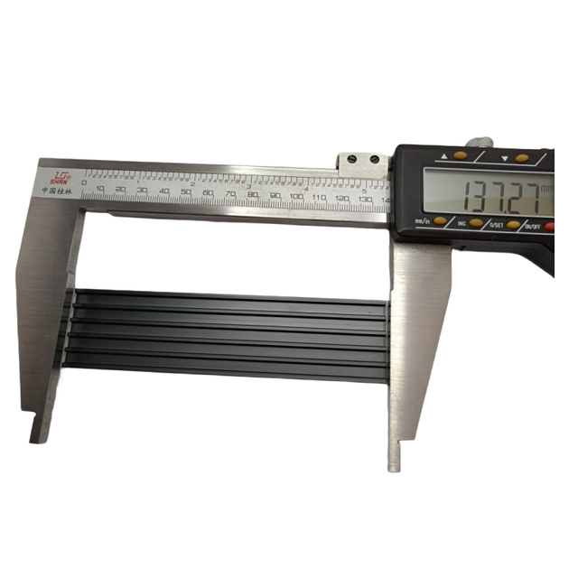 Placa de aluminio rayado oxidado negro para escaleras