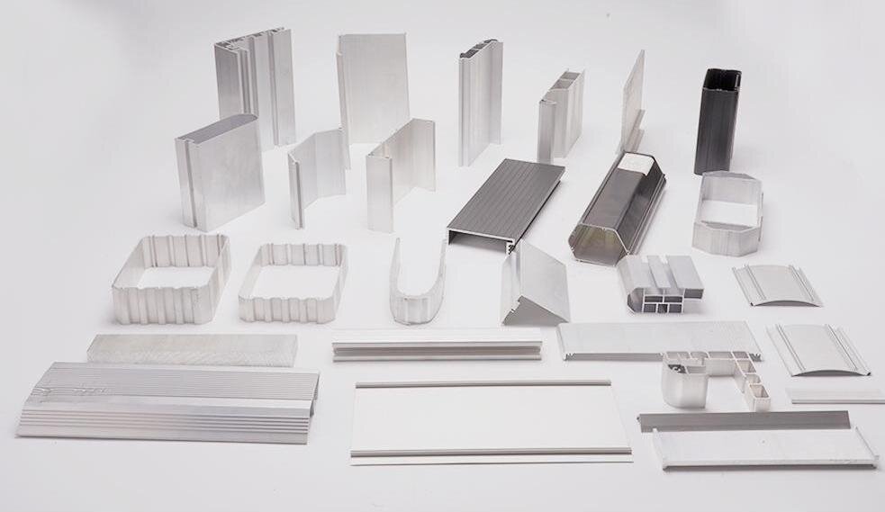 Comprensi&oacute;n de los perfiles extruidos de aluminio: explicaci&oacute;n de formas, tolerancias y terminolog&iacute;a clave